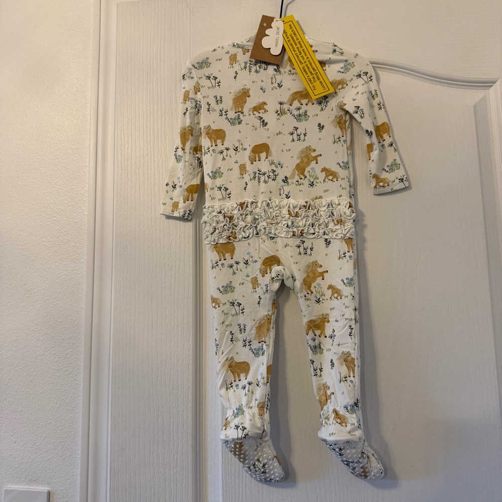 NWT Angel Dear Bamboo 2 Way Zipper Ruffle Back Footie size 9-12m